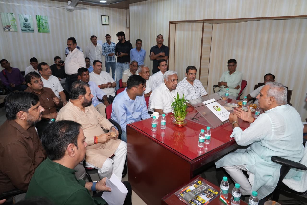 हिसार Anaj Mandi में जलभराव को लेकर कैबिनेट मंत्री ने अधिकारियों को दी चेतावनी