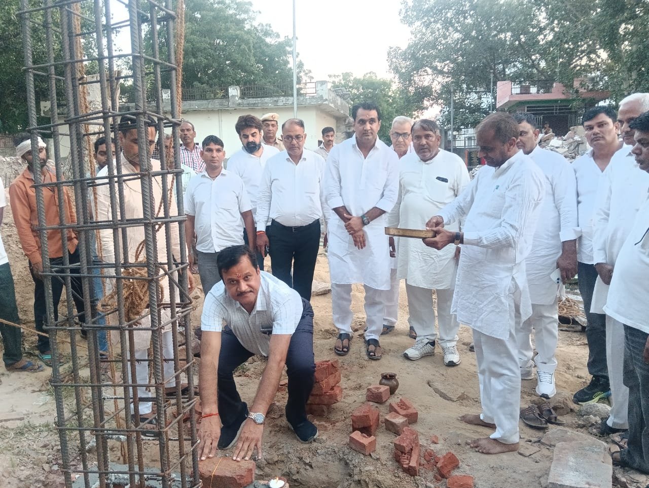 Rewari News : पंचायत घर का शिलान्यास, स्टेडियम व बाबा समाध स्थल का उद्घाटन