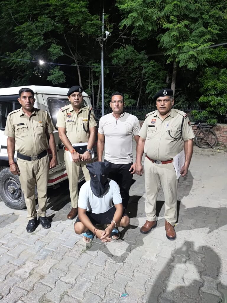 Hisar News: हिसार में मिर्चपुर गांव का युवक कार सहित गिरफ्तार, कार से अवैध शराब बरामद