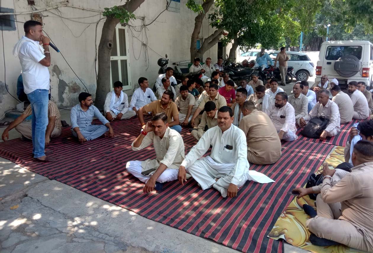 Hisar Roadways डिपो में भड़का गुस्सा: GM की कार्यप्रणाली के खिलाफ अनिश्चितकालीन धरना शुरू, वार्ता बेनतीजा
