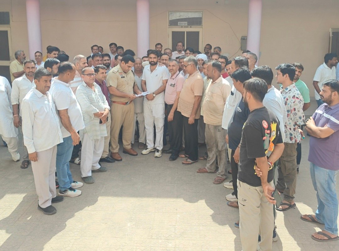 Hansi News: नारनौंद में दिनदहाड़े दुकानदार से मारपीट, व्यापारियों ने किया विरोध 