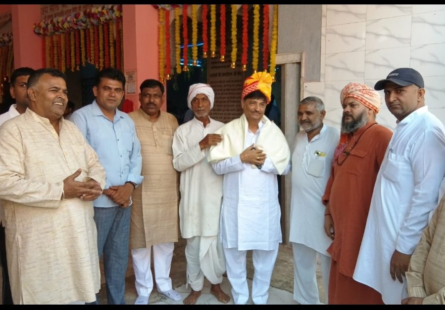 हरियाणा व्यापार मंडल के चेयरमैन राजेश ठकराल पहुंचे बास, ग्रामीणों ने किया भव्य स्वागत