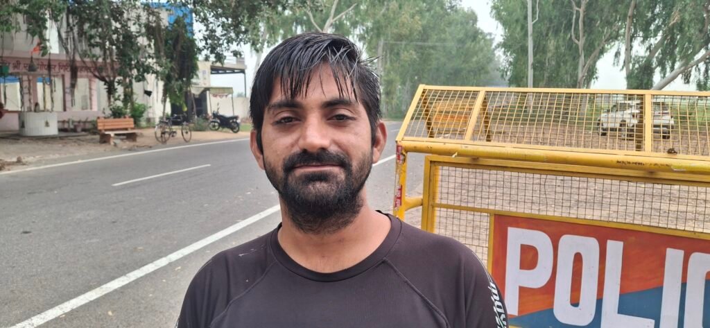 नारनौंद में ट्रक अनियंत्रित होकर नहर में गिरा नारनौंद में ट्रक अनियंत्रित होकर नहर में गिरा