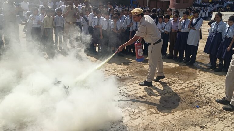 Hisar News Today: जवाहर नवोदय विद्यालय पाबड़ा में बजी खतरे की घंटी, फायर ब्रिगेड और स्वास्थ्य विभाग सहित प्रशासनिक अमला पहुंचा