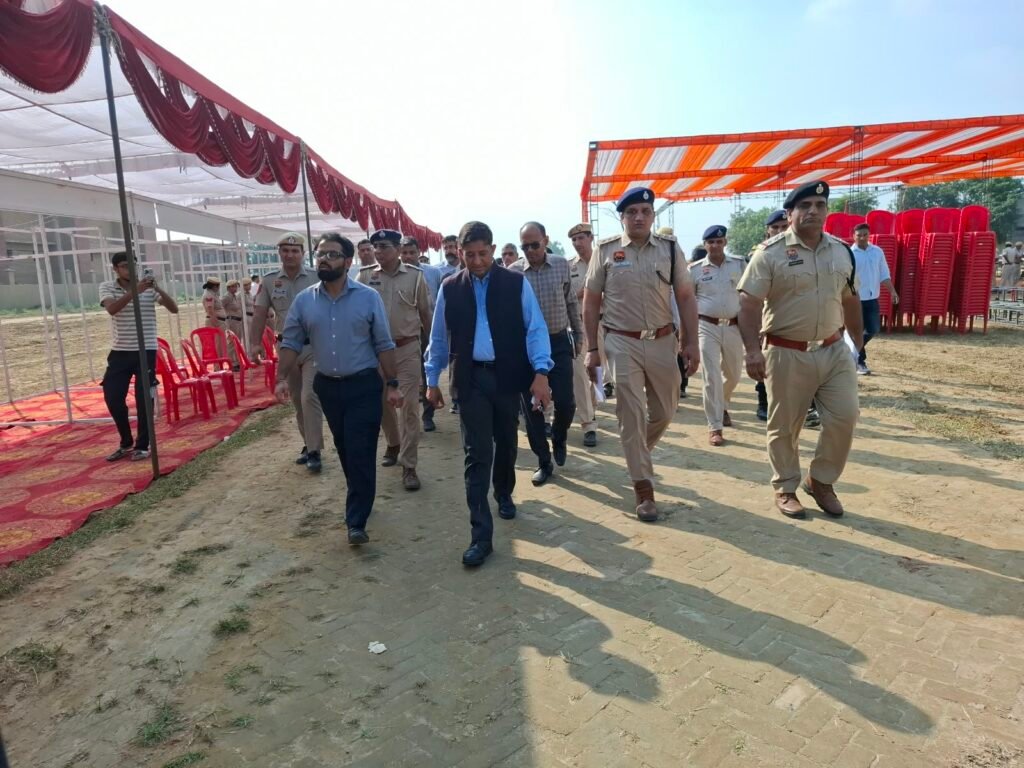 Rakhigarhi Mahotsav में मेहमानों का होगा देसी अंदाज में स्वागत, कुल्हड़ वाली लस्सी के साथ ये चीजें भी खींचेंगी ध्यान 1 पुलिस अधीक्षक विनोद कुमार तथा अतिरिक्त उपायुक्त लक्षित सरीन ने राखीगढ़ी महोत्सव स्थल का किया दौरा