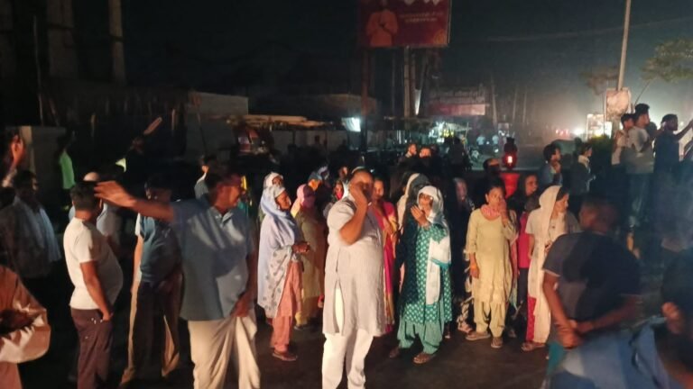 बरवाला में ब्लैक आउट, पानी की किल्लत; लोगों ने रोड जाम किया