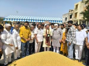 हांसी अनाज मंडी में धान खरीद की तैयारी, विधायक विनोद भयाना ने लिया जायजा