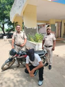 Hisar News: धान्सू गांव में चोरी: गेहूं चोरी करने वाला चोर बाइक सहित काबू, Hisar News: धान्सू गांव में चोरी: गेहूं चोरी करने वाला चोर बाइक सहित काबू,