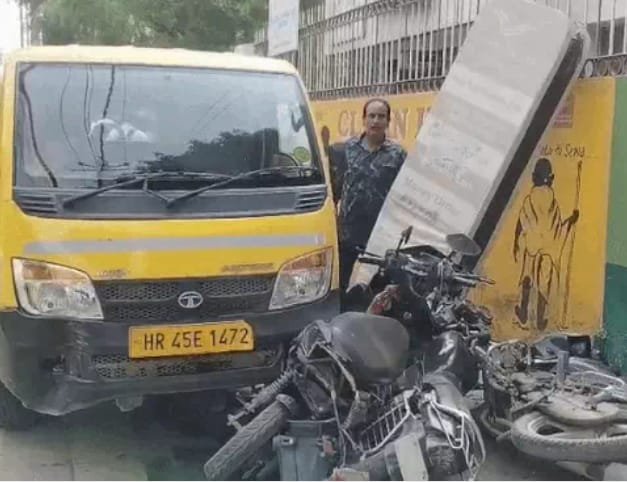 Gharaunda School Van Accident : ट्रक ने बच्चों से भरी स्कूल वैन को मारी टक्कर, 8 बच्चे घायल