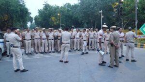 दिल्ली पुलिस की कार्रवाई, प्रदर्शनकारियों की आवाजाही और राजधानी में लागू प्रतिबंधों को लेकर स्थिति पर नजर