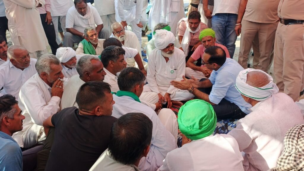 Hisar Kisan Andolan: बरवाला में किसानों की तालाबंदी, MSP से कम भाव पर फसल खरीद का विरोध 1 बरवाला में किसानों की तालाबंदी, MSP से कम भाव पर फसल खरीद का विरोध