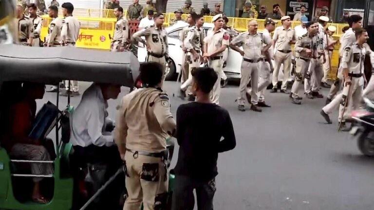 दिल्ली जंतर-मंतर पर Anti-CEC Protest के दौरान ध्रुव राठी हिरासत में