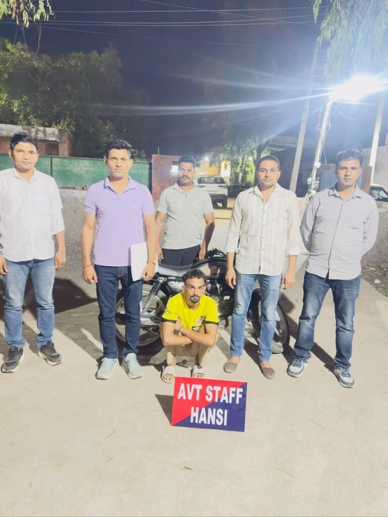 हांसी में पकड़ा गया शातिर बाइक चोर: रोहतक से उड़ाई थी बाइक, नंबर प्लेट हटाकर घूम रहा था आरोपी