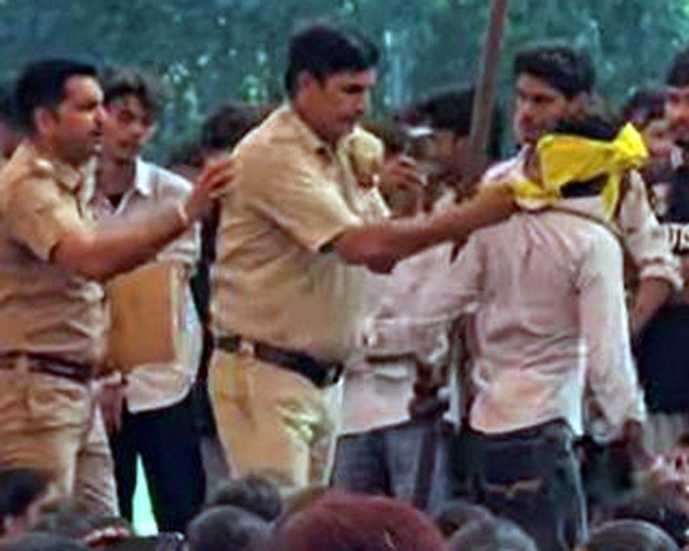 Jind News: नरवाना कॉलेज में टैलेंट शो के दौरान बवाल, छात्रों में मारपीट; एक-दूसरे पर फेंकी कुर्सियां