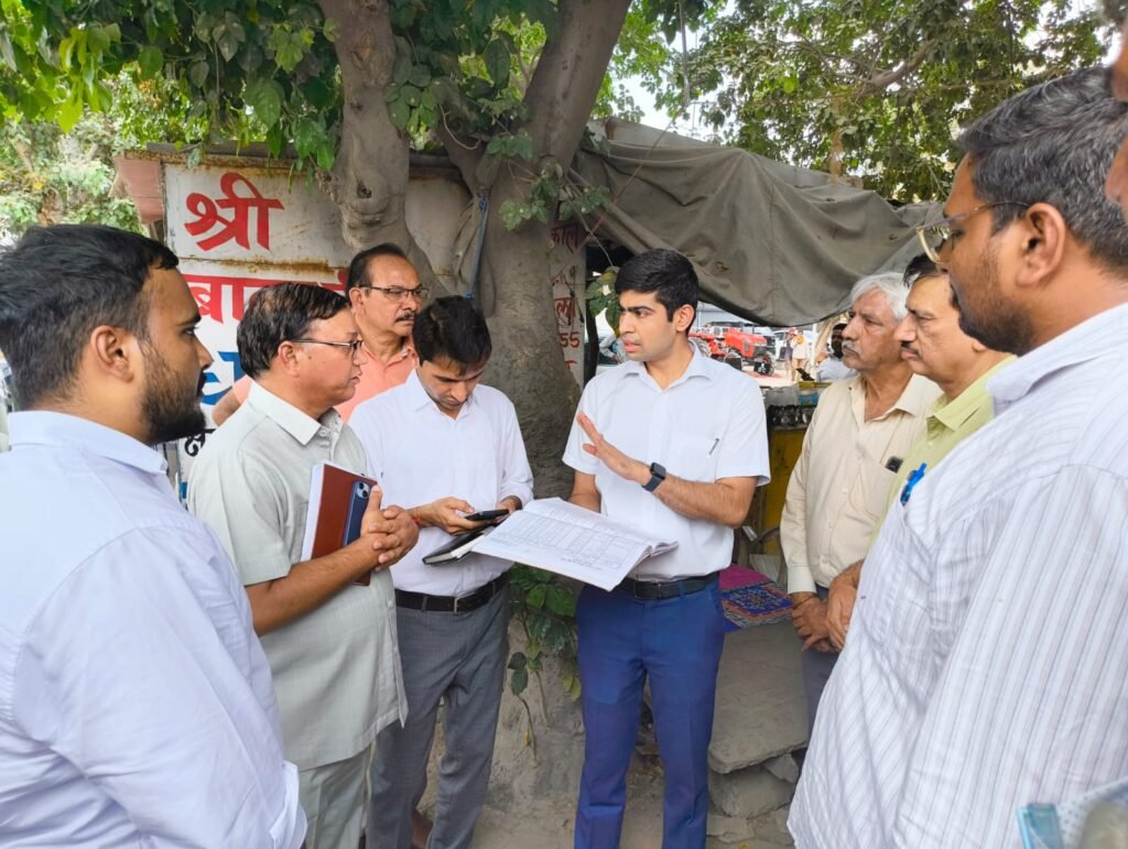 रेवाड़ी डीसी अभिषेक मीणा ने अनाज मंडी में फसल खरीद की व्यवस्थाओं का लिया जायजा